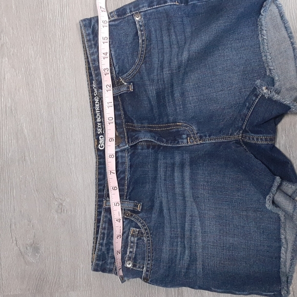 Gap Sexy Boyfriend Short - Picture 9 of 10